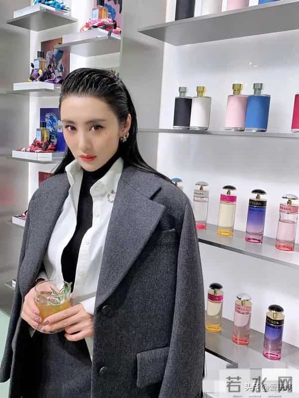 离婚13年,不后悔离开聂远,如今42岁不婚不育,自由背后也有眼泪