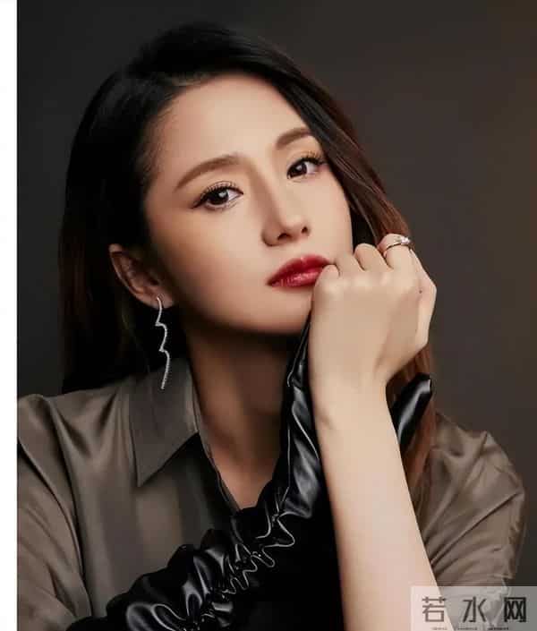 蓝燕：因失恋接拍三级片，从“东方第一美人”到“3D女神”