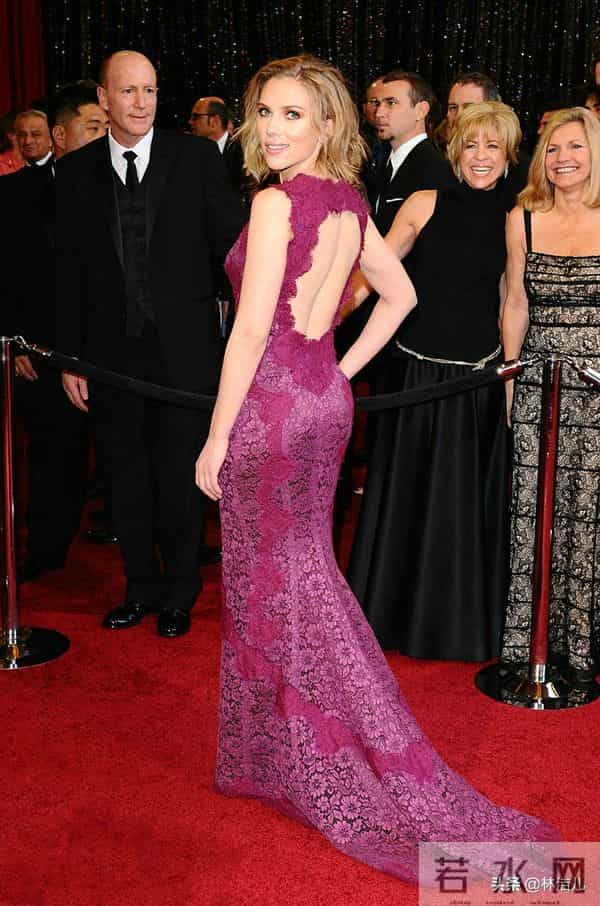 10年来,谁是奥斯卡红毯最佳造型?“大表姐”一摔抢去了所有风头