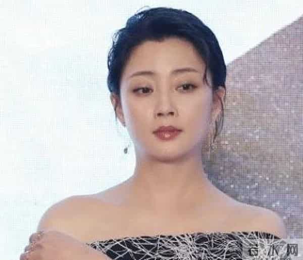 殷桃的坎坷情史：深陷包养门的同时，还被搅进两男三女的爱恨纠葛