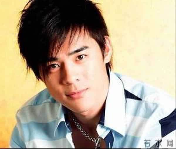 还记得《天外飞仙》里的上官浩琪吗？他现在长这样