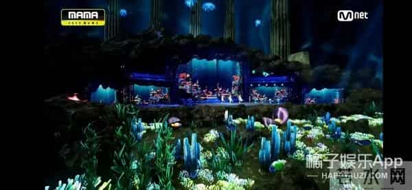 MAMA颁奖礼开场舞台神似煤气灶，特效拉胯，韩国人审美就这？