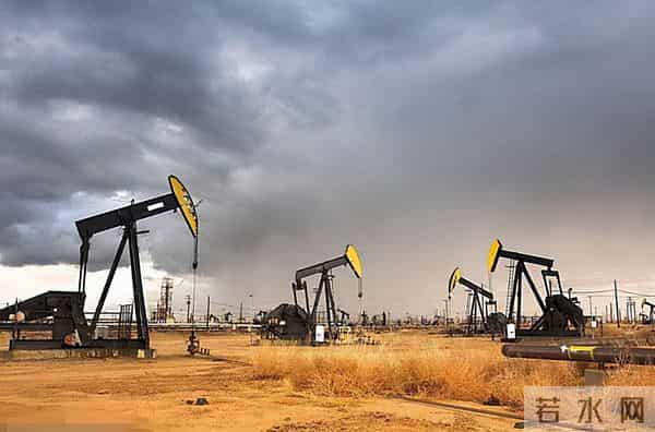 前江西首富欠下700亿,套现61亿带女星出逃,父亲受打击因病去世