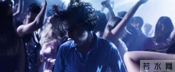 意大利性感女星艾莎.阿基多10部经典影片，她为艺术献身值得称赞