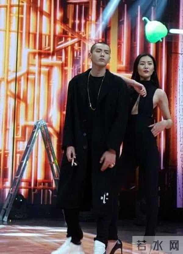 章子怡又出大招,穿蕾丝半透连体裤勾勒S型曲线,驾驭起来没压力