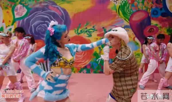 因谈恋爱被公司双双开除，金泫雅&金晓钟分手了？