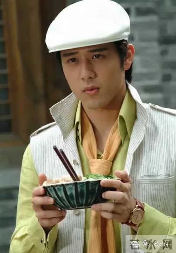 他是霍建华好友,朴信惠和他吻戏直呼紧张,曾和鬼鬼陷三角恋