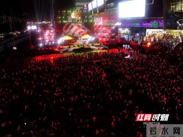红网多屏联动直播百威世界杯嘉年华 江映蓉压轴唱跳“燃炸”