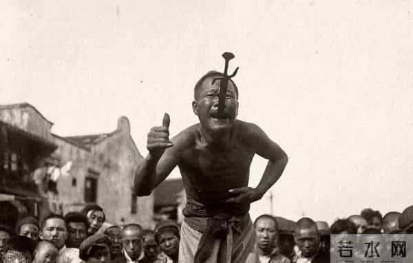 “水下闭气”2小时的李一道长,被拆穿后去美国,混不下去又回国