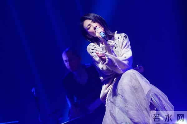 戴佩妮“随风所遇”广州开唱,送上惊喜安可