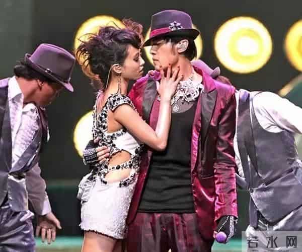 “玉女天后”蔡依林：21岁认识周杰伦，情史丰富，42岁选择单身