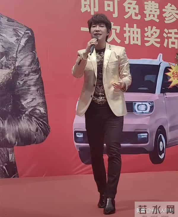 知名歌手邰正宵被指太丢面！穿高跟鞋舞台简陋，曝演出费15万起步