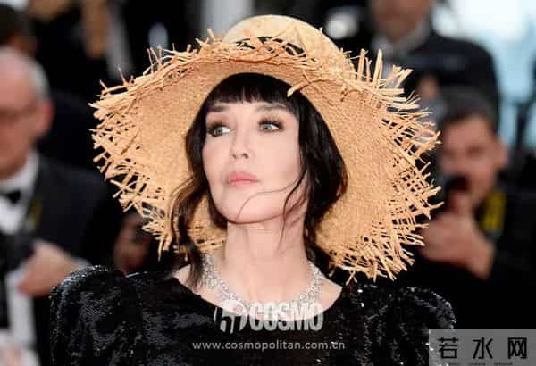 OMG - 把戛纳红毯走成田径比赛,她有真功夫