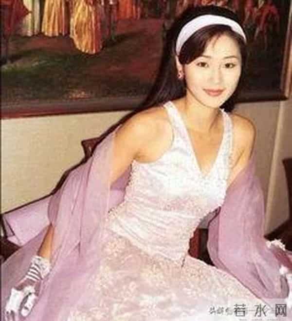 《我和春天有个约会》完美融合精明与单纯的金露露，因美好而幸福