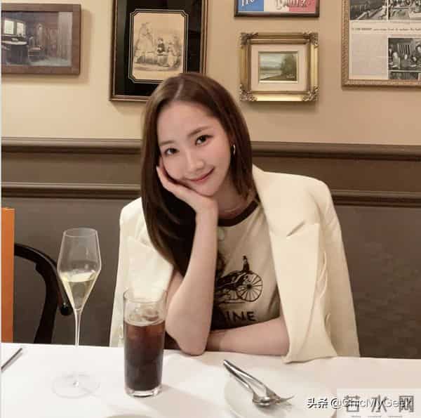 朴叙俊、朴敏英又现恋爱铁证!情侣装、表情符号隔空传情