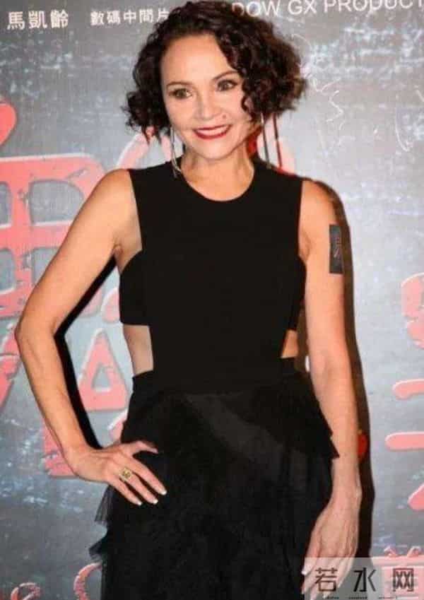 55岁出道、四嫁四离，她的一生比刘晓庆还传奇