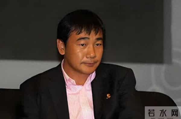 他40岁接手没人要的Kappa，10年后身价300亿，娶小19岁知名女