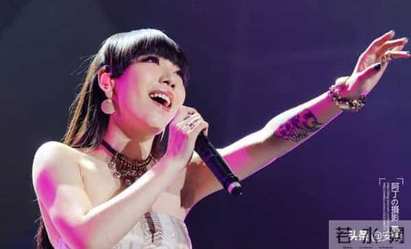 在《中国好声音》中爆红，红极一时的吴莫愁，如今怎么突然消失了