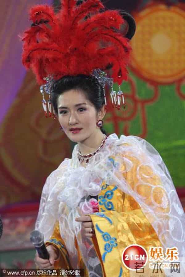 回顾谢娜在《百变大咖秀》中的各种装扮,娜姐真是扮啥像啥