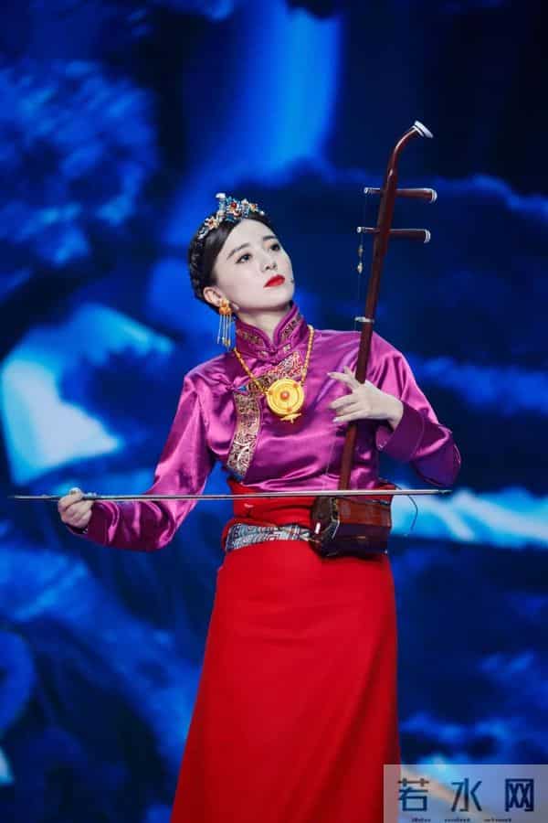 “小仙女”阿兰秀二胡唱藏歌,广东卫视春晚民族风真够浓