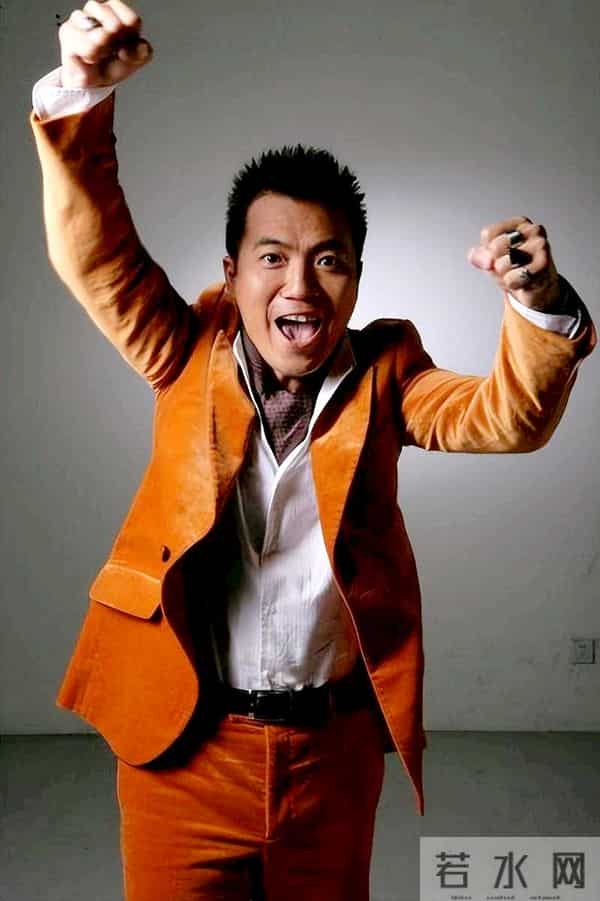 黄健翔离婚16年：他惹官司，再婚后又做父亲，前妻患癌至今单身