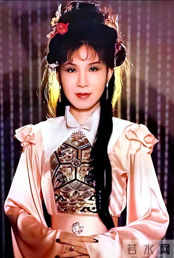 40岁不愿演妈、70岁扮少女、整容、硬凹性感…她们的不服老真尴尬