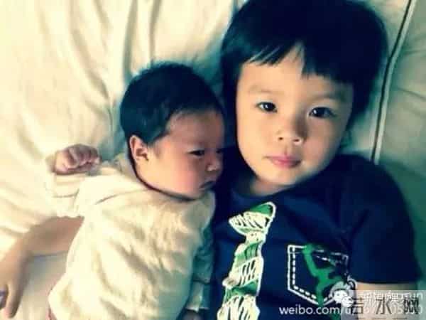 天天哄妹妹好苏,千玺搂弟弟暖炸...小小年纪的他们都成了别人家的哥哥