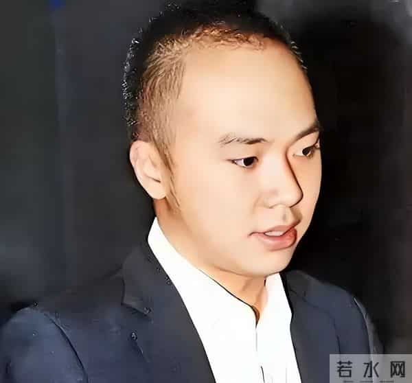 富少李宗瑞，玷污70多名女性，甚至还有继母，在狱中仍放荡不羁