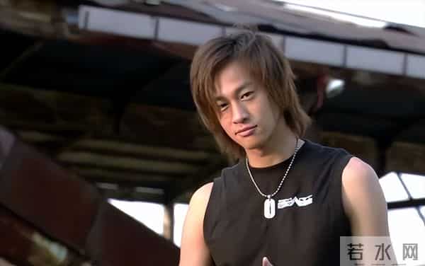 何润东：三次表白孙俪被拒，41岁娶柜姐为妻，恩爱多年无子也幸福