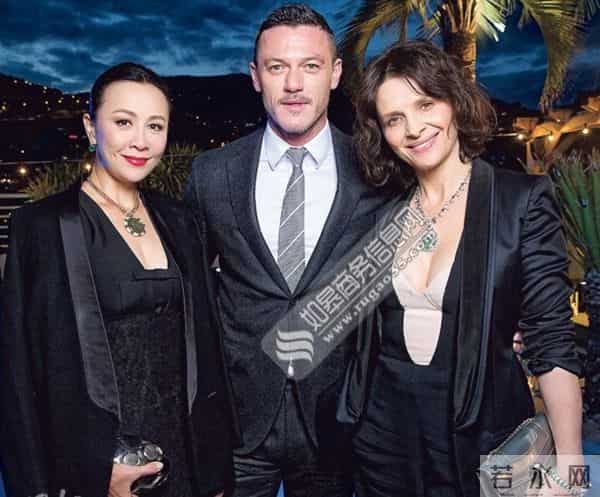 刘嘉玲低胸装现身高贵霸气 女人味十足被赞美貌不减当年