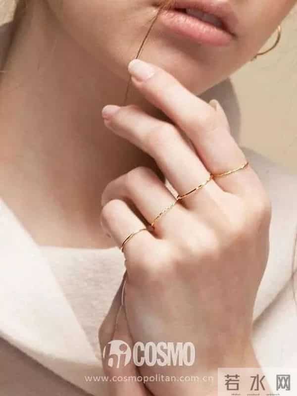 时髦办 - 戴珠宝的最高境界：看着很贵，一问二百，还是热巴同款