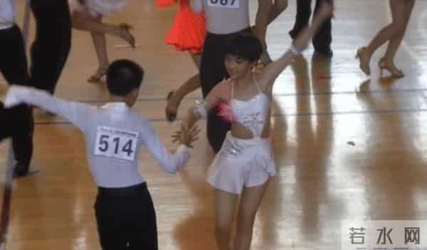 点赞“火箭少女”!北影女孩增重20斤,考上公务员又报名参军