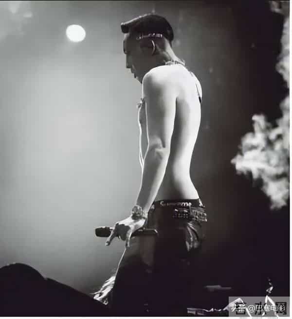 有一种性感,是男明星们的翘臀,恰到好处的刚刚好