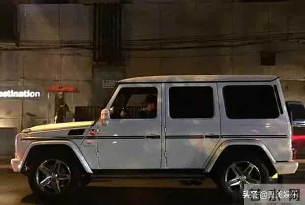 杨坤状态异常,被网友喊话做尿检,曾夜会两女感情生活成谜