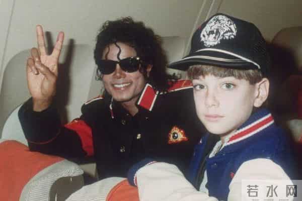 迈克尔·杰克逊最新尸检报告：全身是针眼，胃里除了药什么都没有