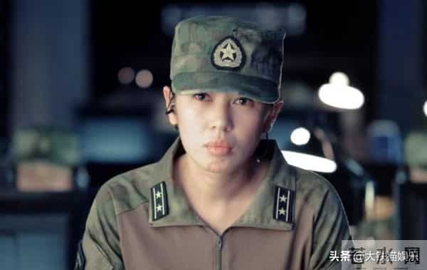 矫揉造作就别演军旅剧了，这8位女星告诉你，什么叫飒爽军人气质
