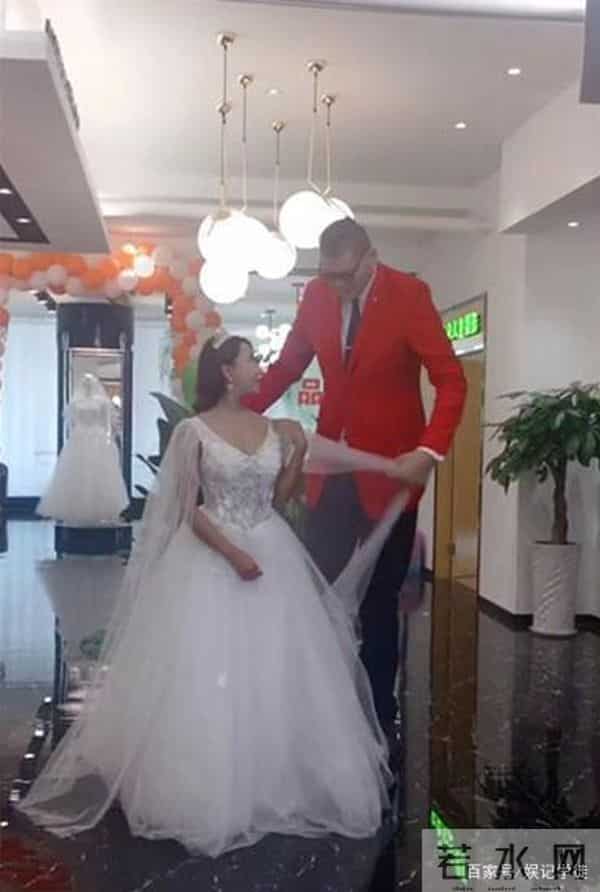 太现实！为了出名走性感路线，却成了事业上“绕不过去的坎”