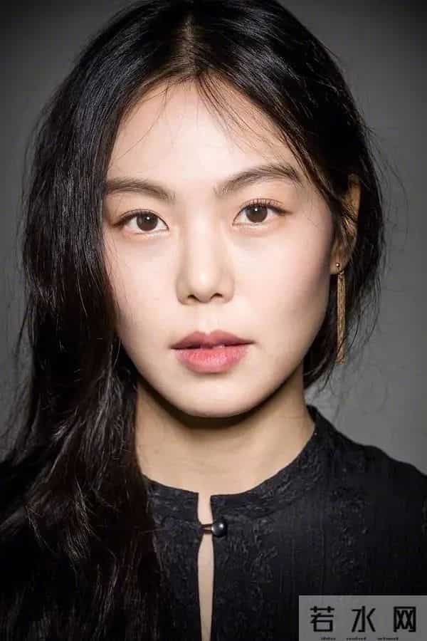 从李政宰到赵寅成,金敏喜的前任都是男神,却恋上大22岁已婚导演