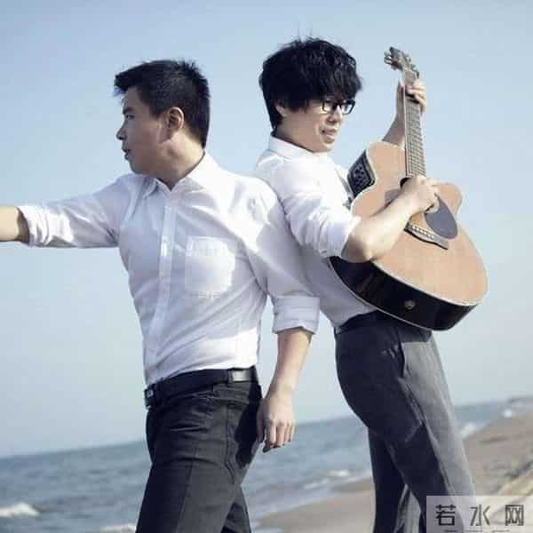 2002年,李健在水木年华最红时突然退出,卢庚戌为此失眠了一个月