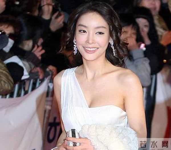 韩国情色片女演员,演技出众荣获影后,却为了金钱陷害张紫妍