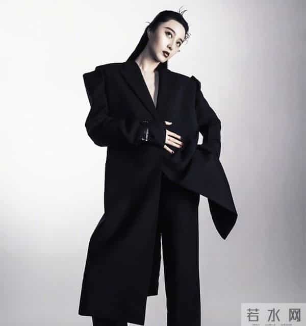 范冰冰晒出最新自拍,素颜只涂一抹红唇好美,气质温柔让人着迷