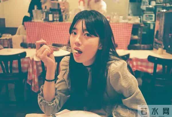 出道9年，25岁秀智成250亿韩剧女主，但生活才是她最好的事业