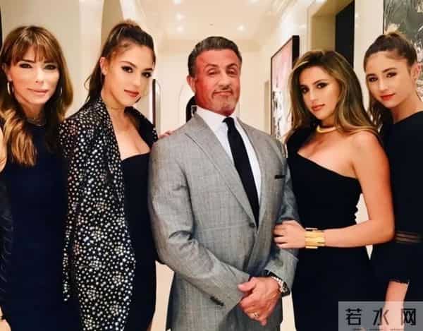 76岁史泰龙3度离婚!被指隐瞒财产,手臂上妻子头像纹身已换成狗