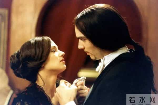 意大利性感女星艾莎.阿基多10部经典影片，她为艺术献身值得称赞