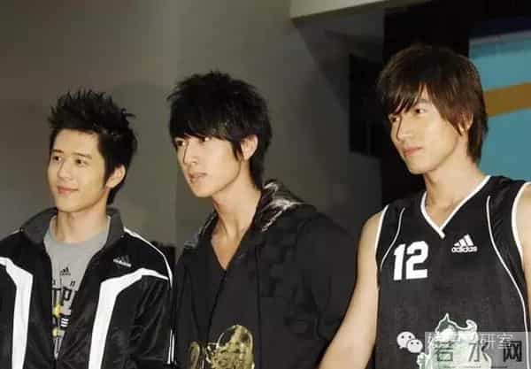 他是霍建华好友,朴信惠和他吻戏直呼紧张,曾和鬼鬼陷三角恋