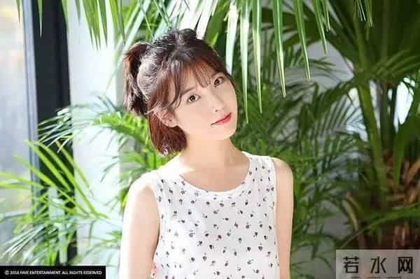 IU因长得丑被拒绝20次,如今成为韩国第一女solo,有人后悔了