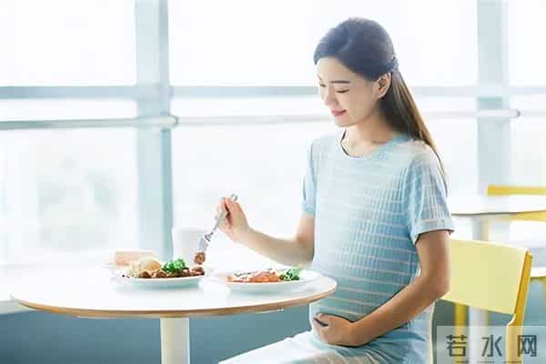 李湘每天孕吐十几次，医生说“少见”，妈妈：没生过就没发言权