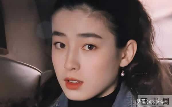 日本女神18岁“一脱成名”,身姿曼妙曲线优美,是被亲妈出卖