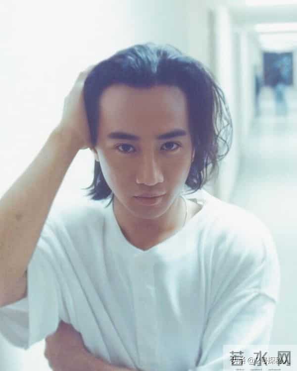 裸身草丛，高台坠落，这7位明星的离世都在告诉我们要珍惜当下