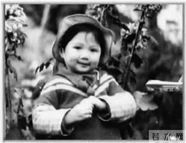 殷桃的坎坷情史：深陷包养门的同时，还被搅进两男三女的爱恨纠葛